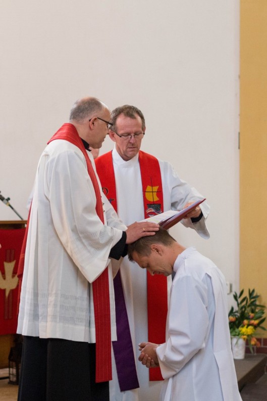 Ordination von Thomas Beneke durch Bischof Hans-Jörg Voigt.